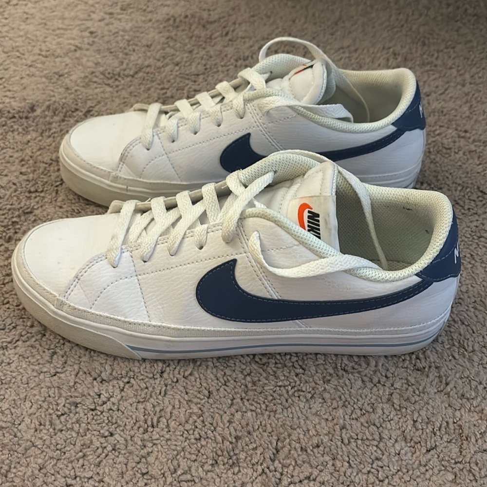 Nike sport shoes